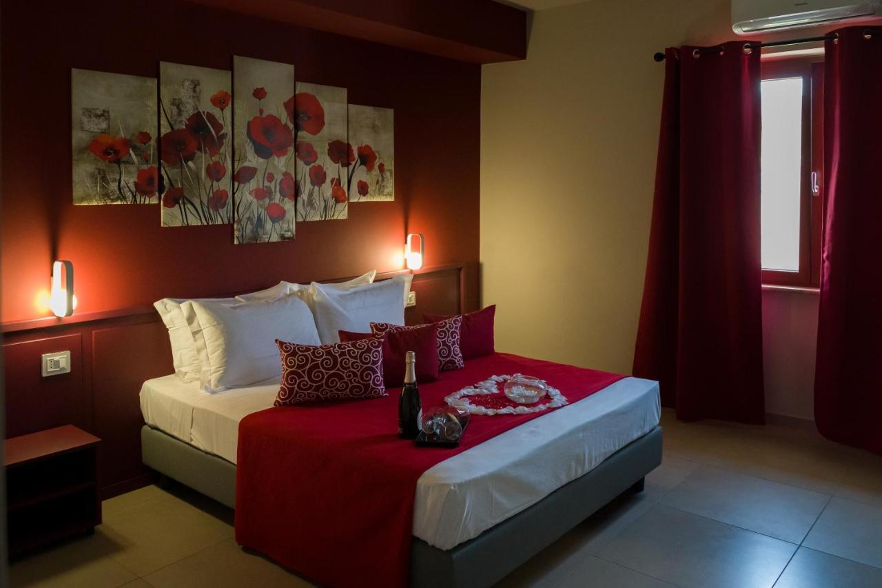 Rosy'S Rooms Patrica Екстериор снимка